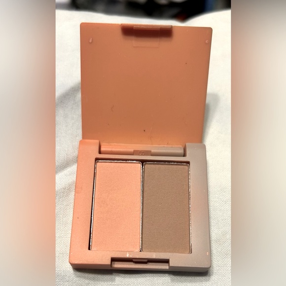 NWT- Farah Pressed Pigment Eye Shadow Duo- Blossom and Breeze. - Picture 2 of 4